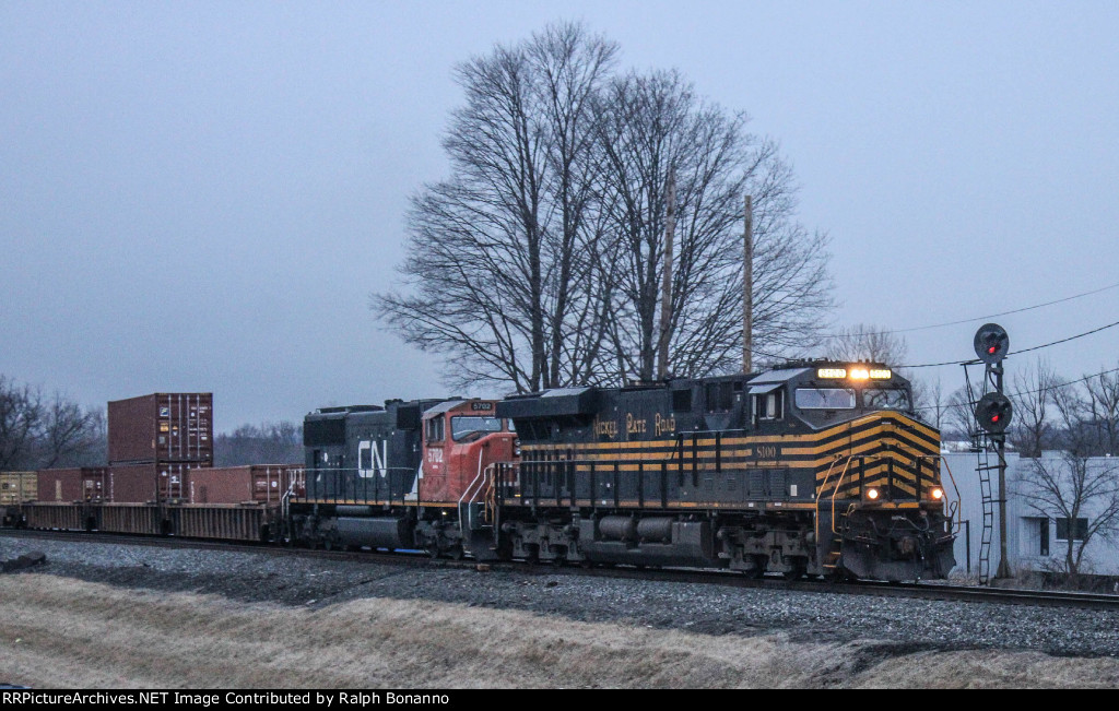In fast fading light, Q212 rolls south through CP 22, Jersey-bound